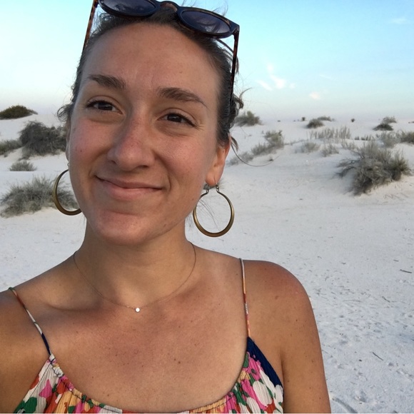 I’m a Jersey girl living in Brooklyn. I love quality and unique vintage finds! - Picture 1 of 5